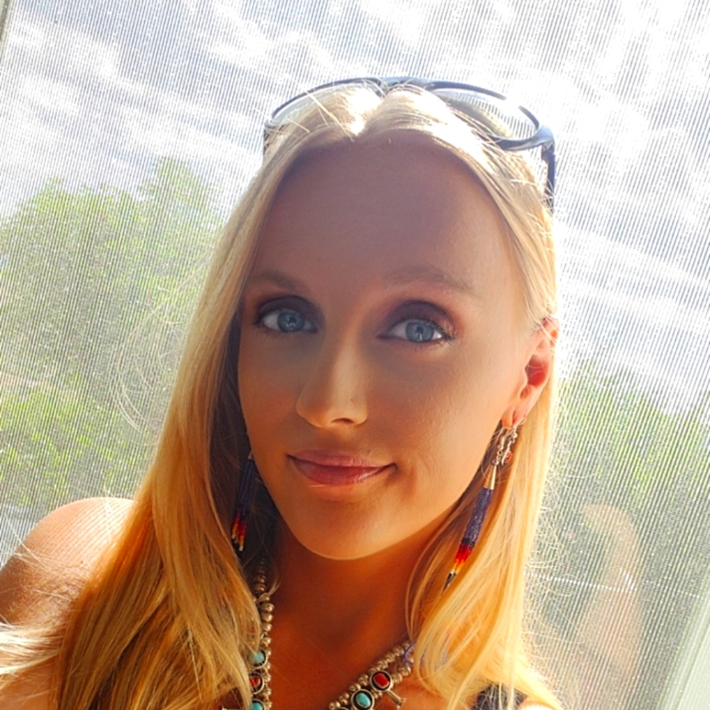 Meet your Posher, Elaina